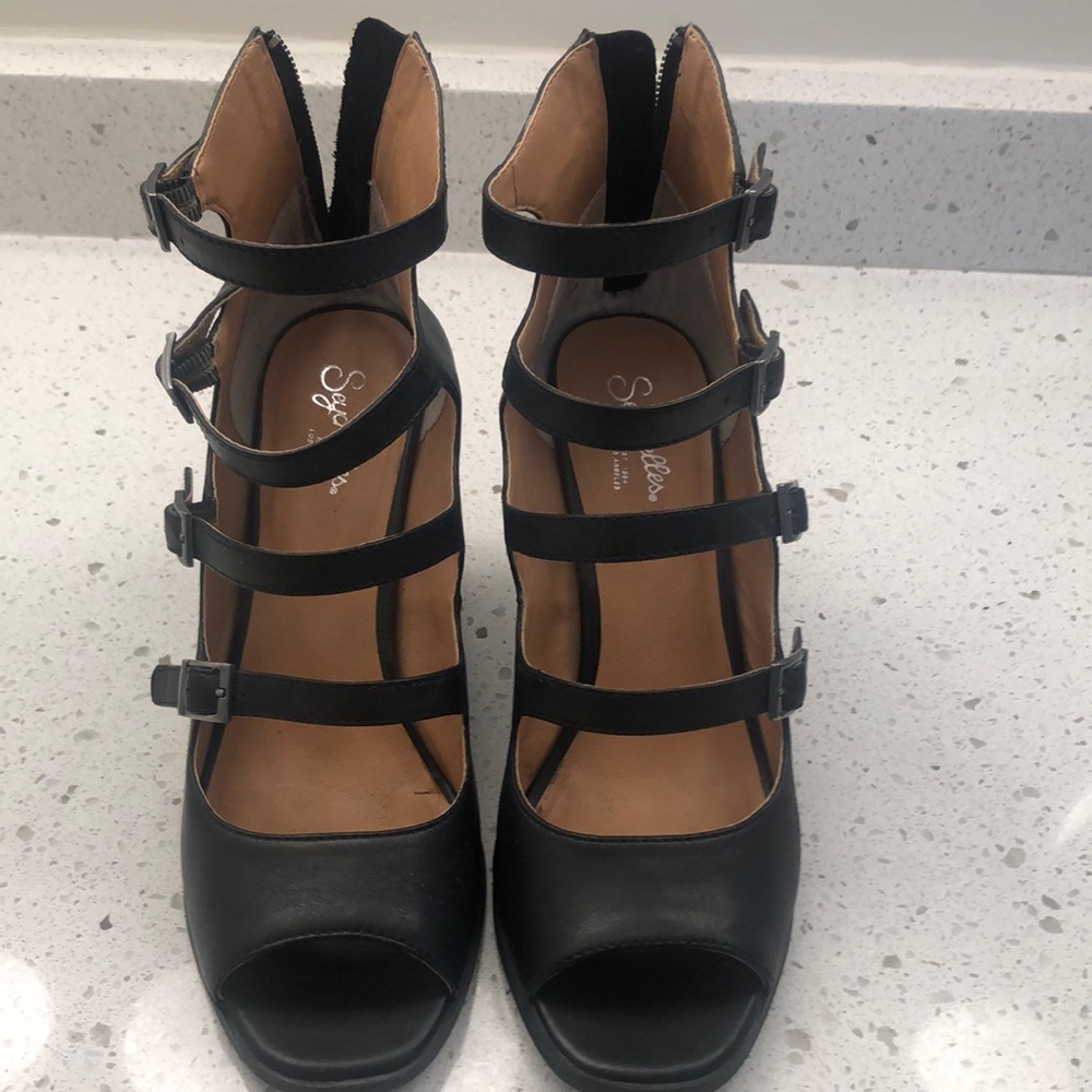 Seychelles Black Strappy Heeled Sandals - Picture 2 of 6